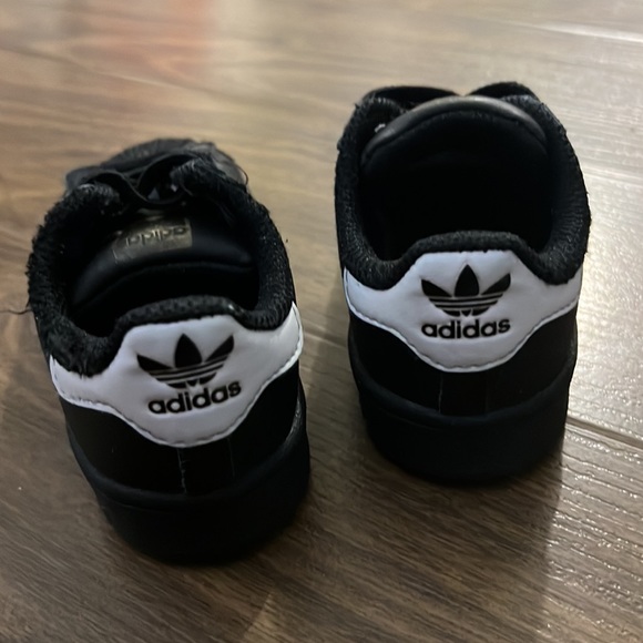 Adidas kids shell toe - Picture 2 of 5
